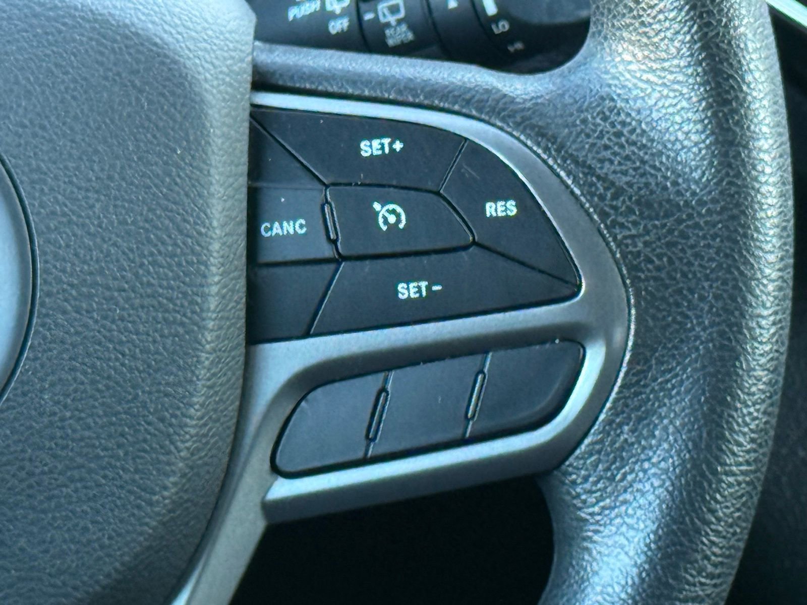 Used 2019 Jeep Cherokee Latitude w/ Popular Appearance Group image 26