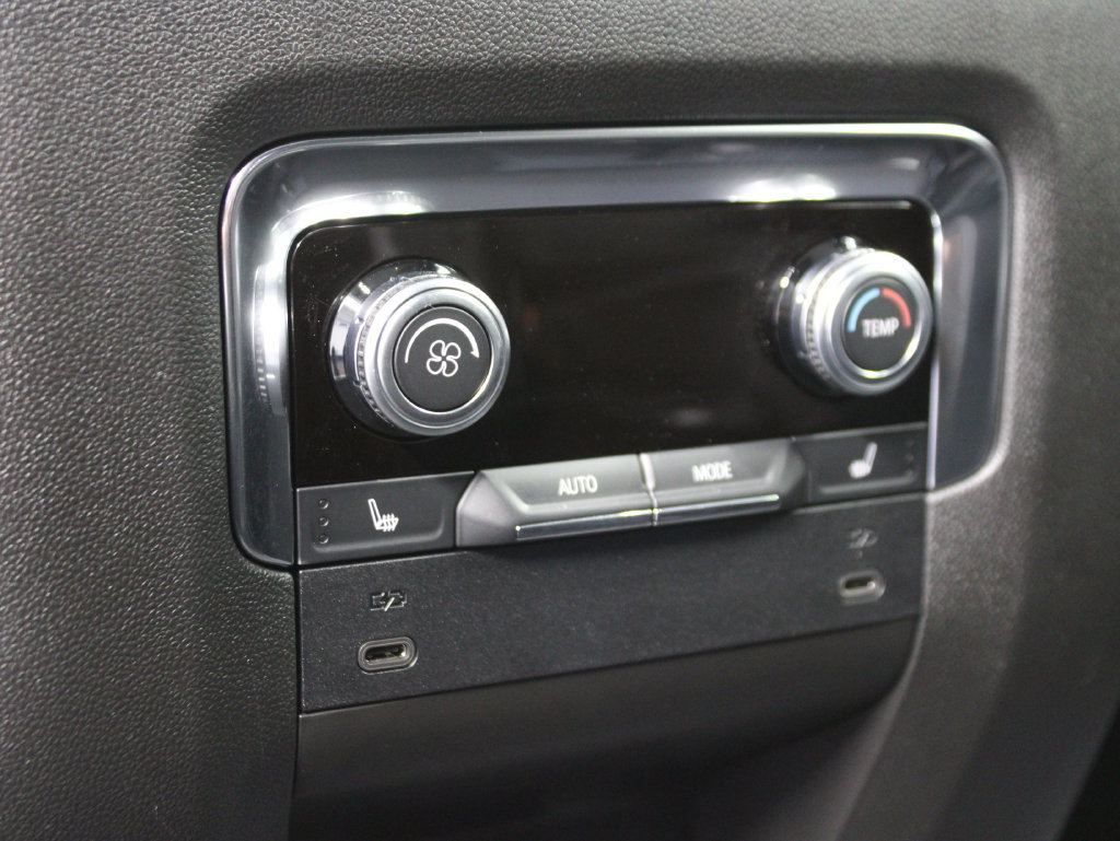 Used 2026 GMC Yukon Denali w/ Sun & Power Step Package AWD/4WD image 17