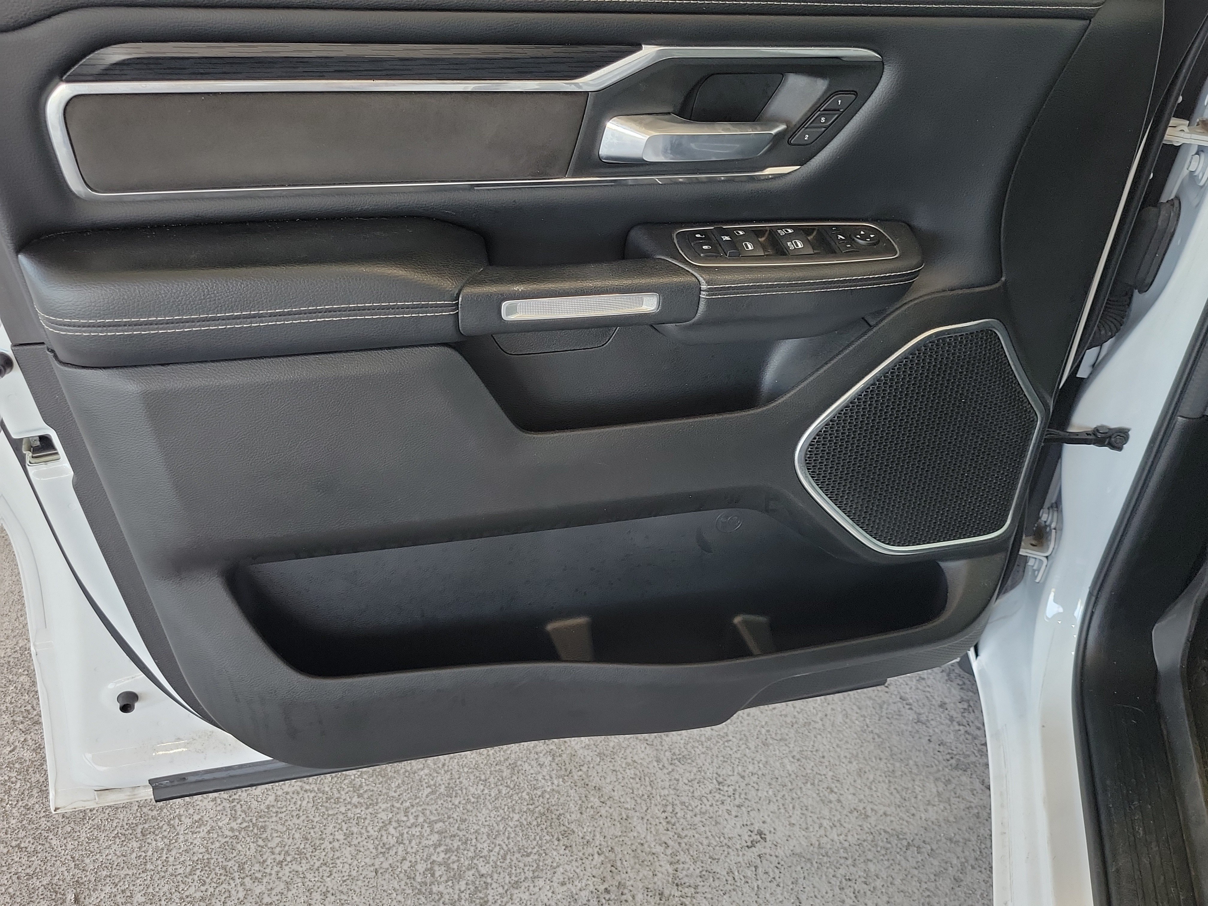 Used 2023 RAM 1500 Laramie AWD/4WD image 15