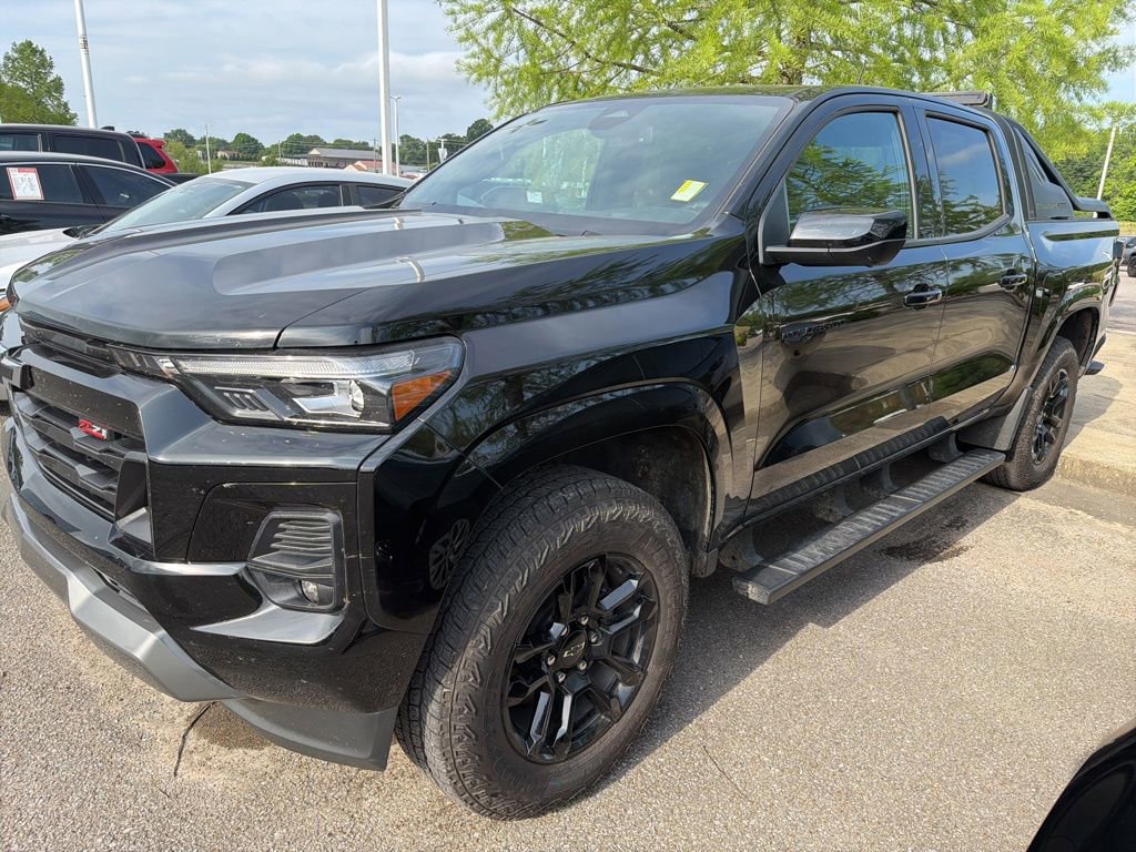 Used 2025 Chevrolet Colorado Z71 w/ Midnight Edition AWD/4WD image 7