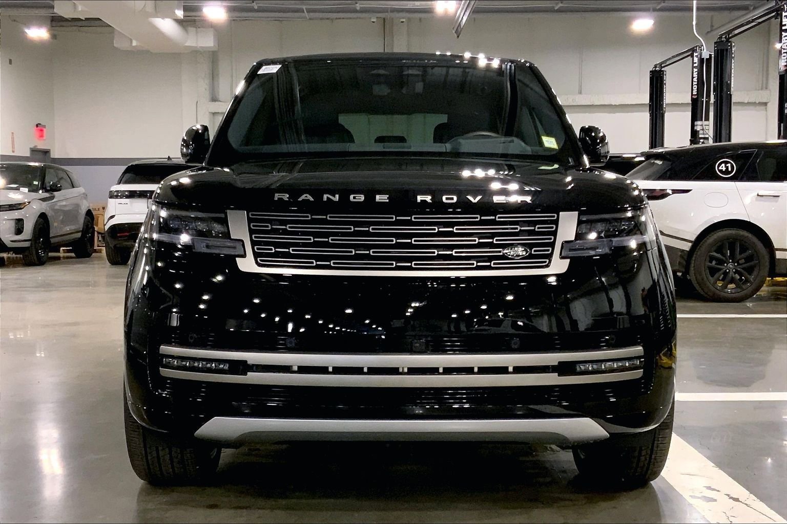 New 2026 Land Rover Range Rover SE image 3