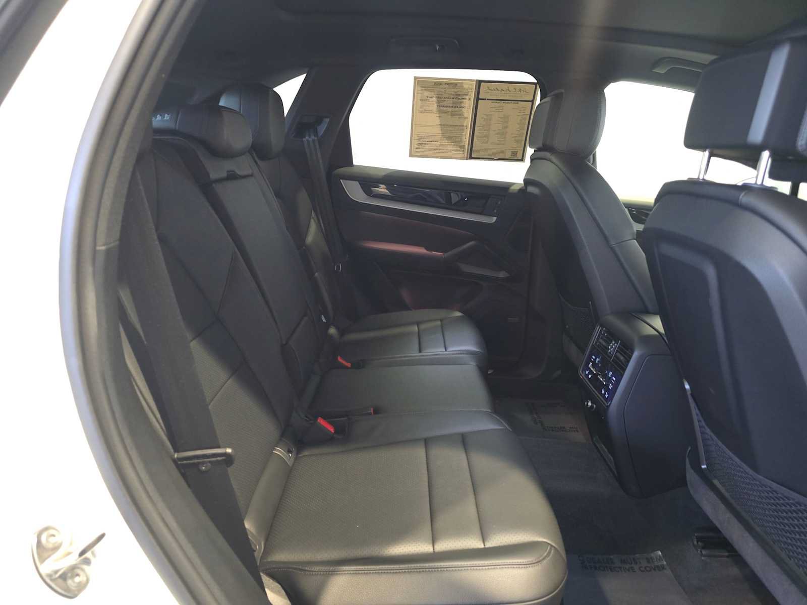 Used 2025 Porsche Cayenne AWD/4WD image 13