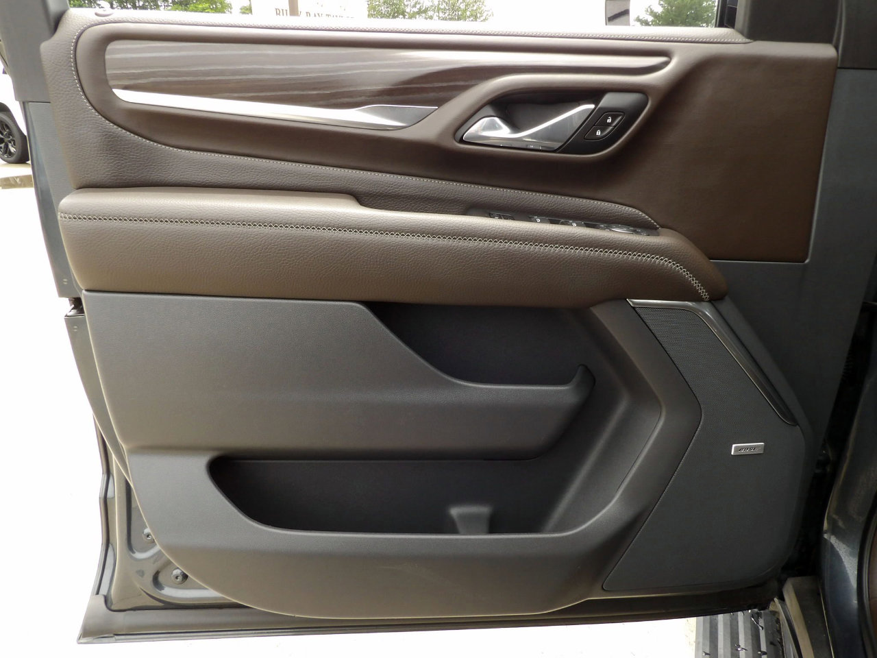 Used 2021 GMC Yukon Denali w/ Denali Premium Package image 9