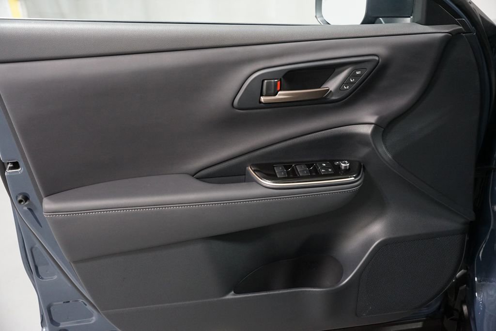 Used 2025 Toyota Crown Signia w/ Advanced Technology Package image 32