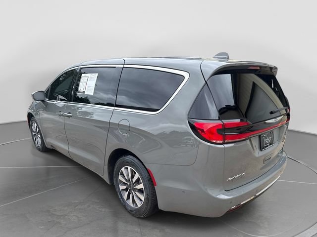 Used 2022 Chrysler Pacifica Touring-L w/ Uconnect Theater Family Group FWD image 6