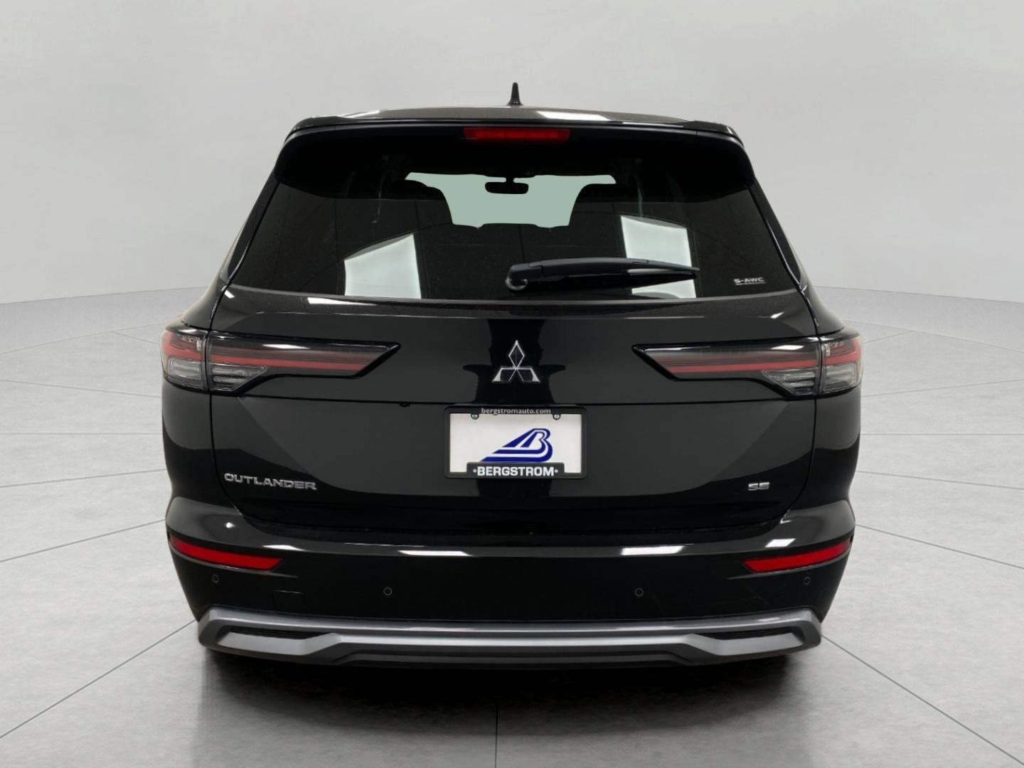 New 2025 Mitsubishi Outlander SE image 4