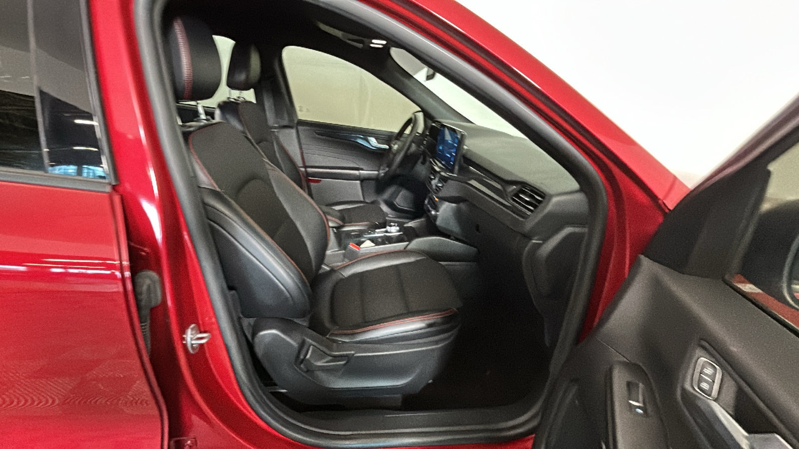 Used 2024 Ford Escape ST-Line w/ Tech Pack #1 FWD image 37