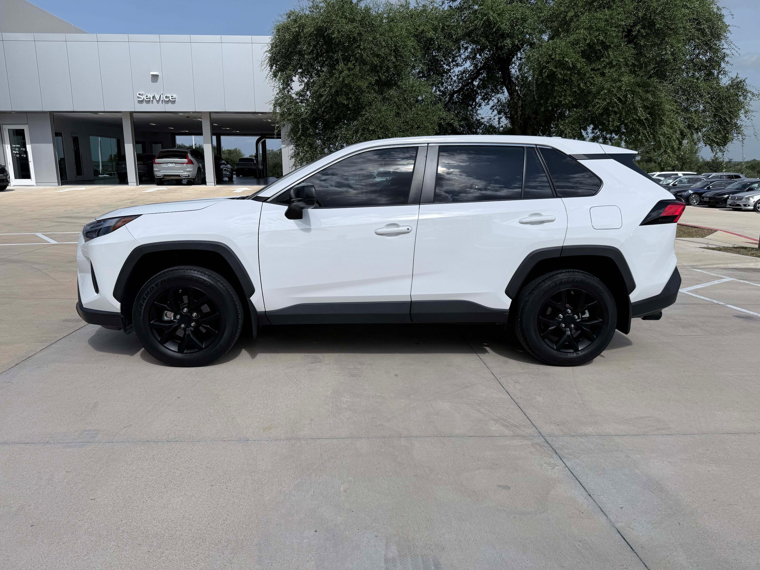 Used 2023 Toyota RAV4 LE FWD image 3