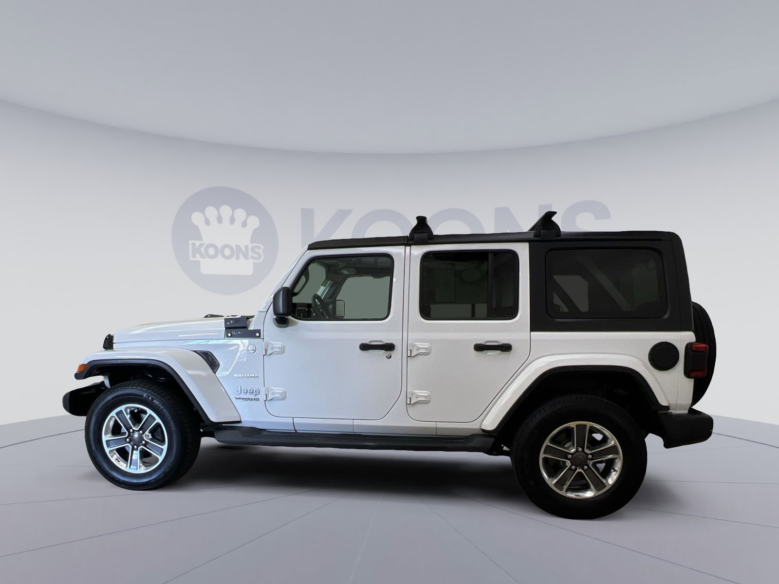 Used 2018 Jeep Wrangler Unlimited Sahara image 2