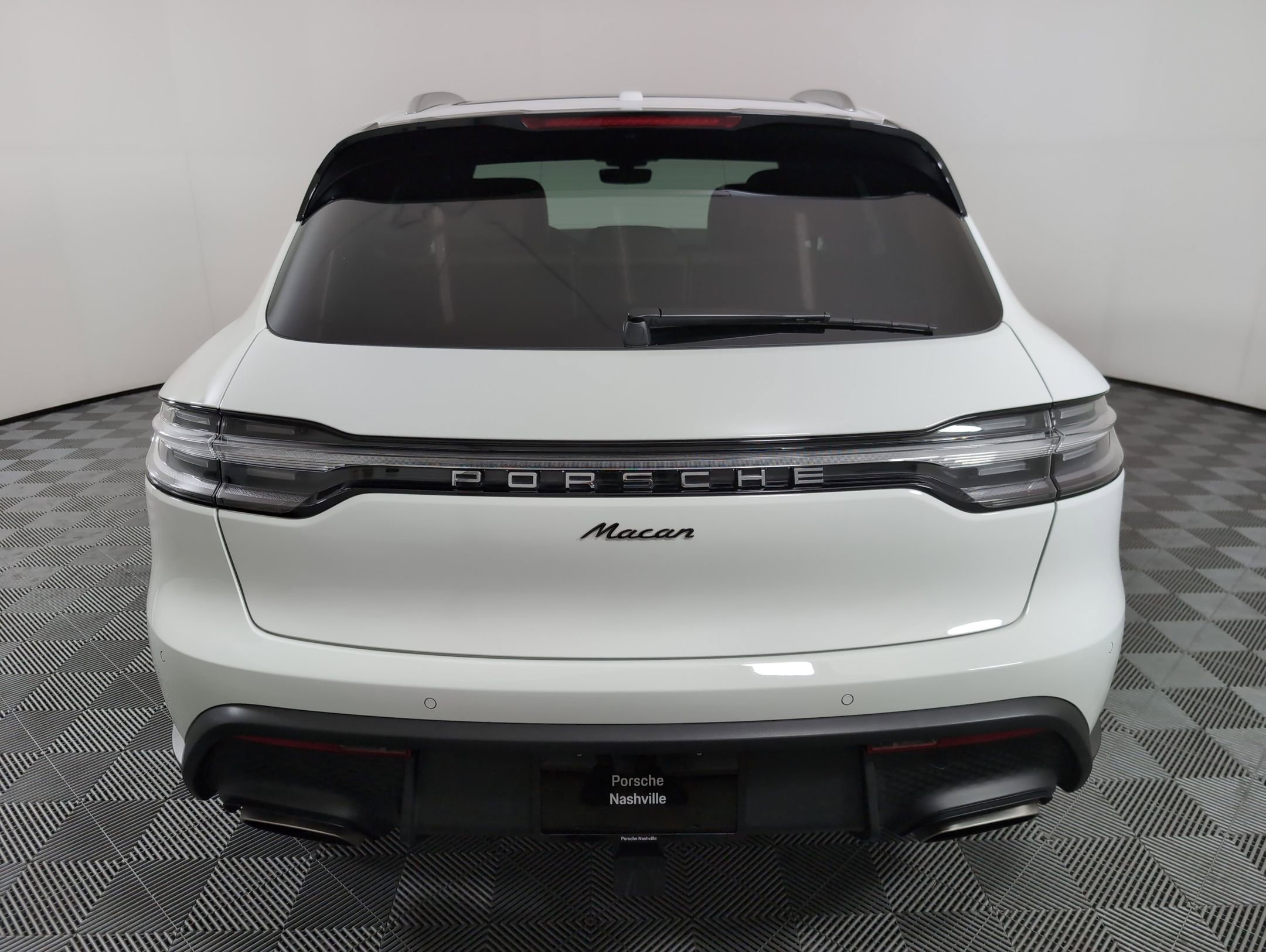 Used 2025 Porsche Macan image 11