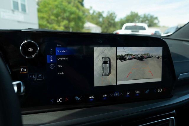 New 2026 Chevrolet Traverse LT w/ Enhanced Driving Package FWD image 23