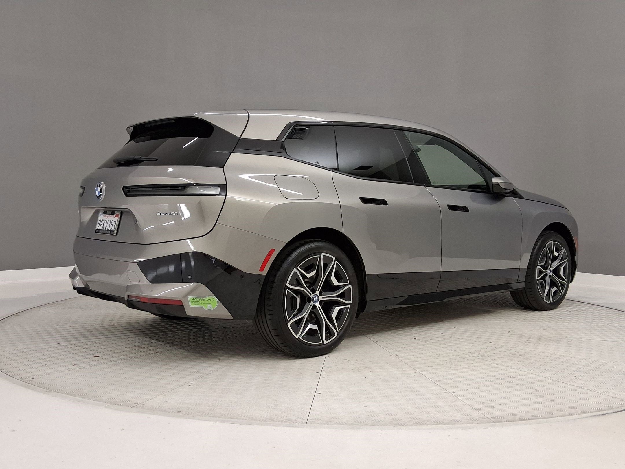 Used 2023 BMW iX xDrive50 w/ Sport Package image 7
