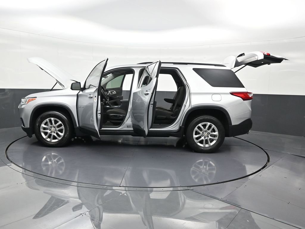 Used 2021 Chevrolet Traverse LT image 34
