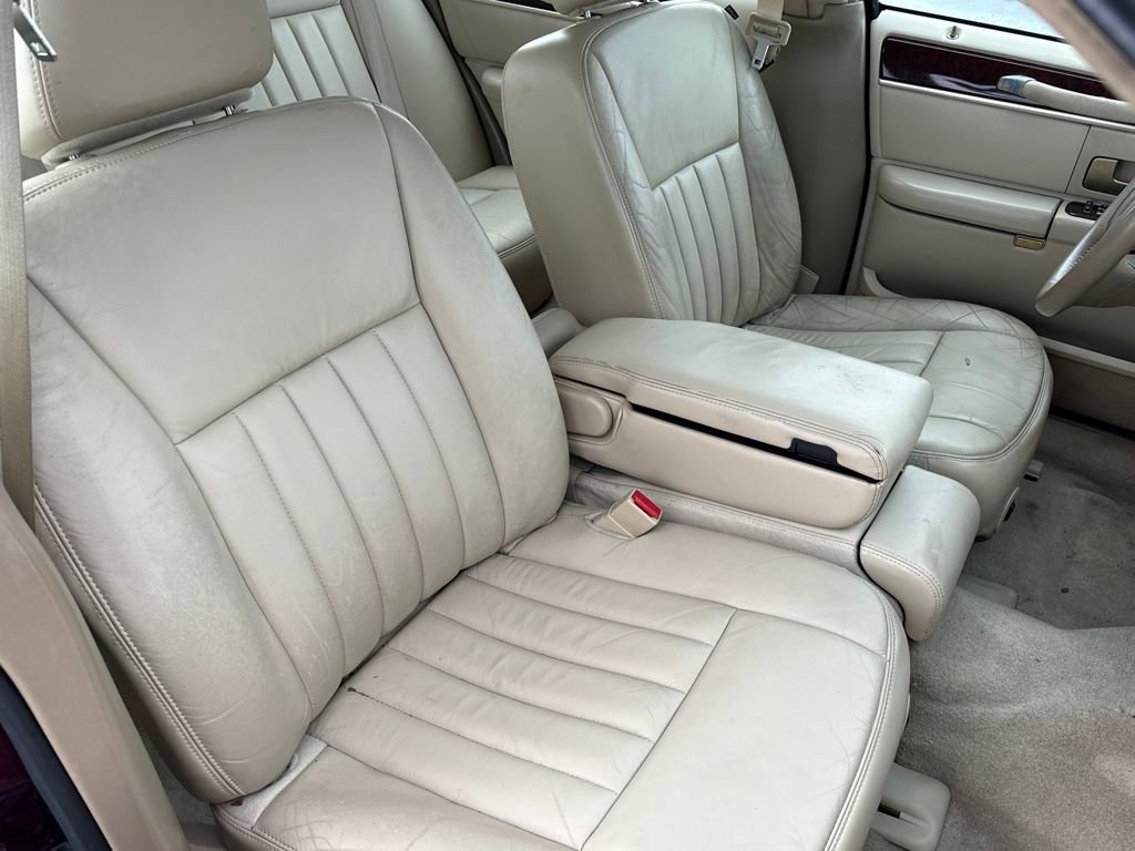 Used 2006 Lincoln Town Car Signature image 8