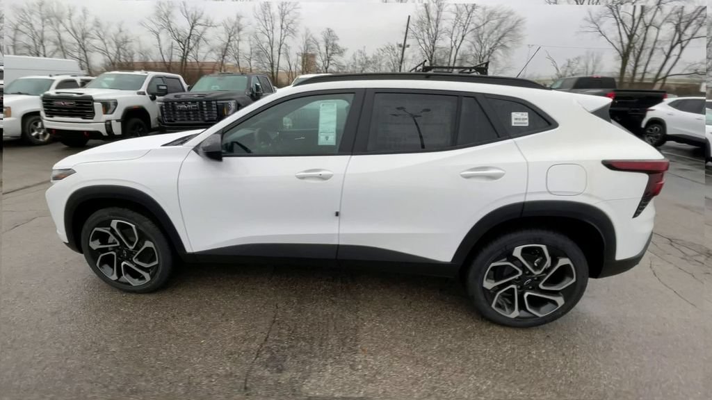 New 2026 Chevrolet Trax RS w/ Sunroof Package FWD image 7
