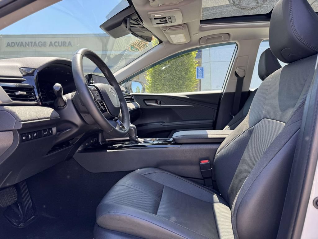 Used 2025 Toyota Camry XLE FWD image 14
