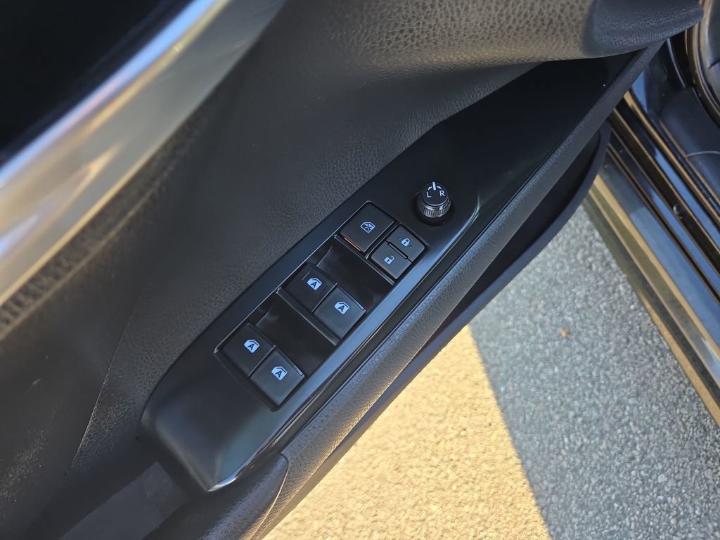 Used 2019 Toyota Camry SE w/ Audio Package image 18