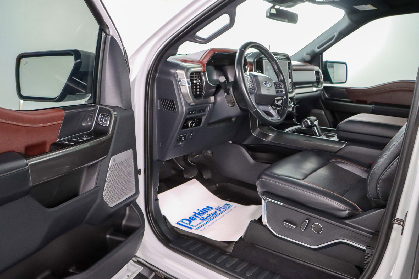 Used 2023 Ford F150 Lariat w/ Equipment Group 502A High AWD/4WD image 4