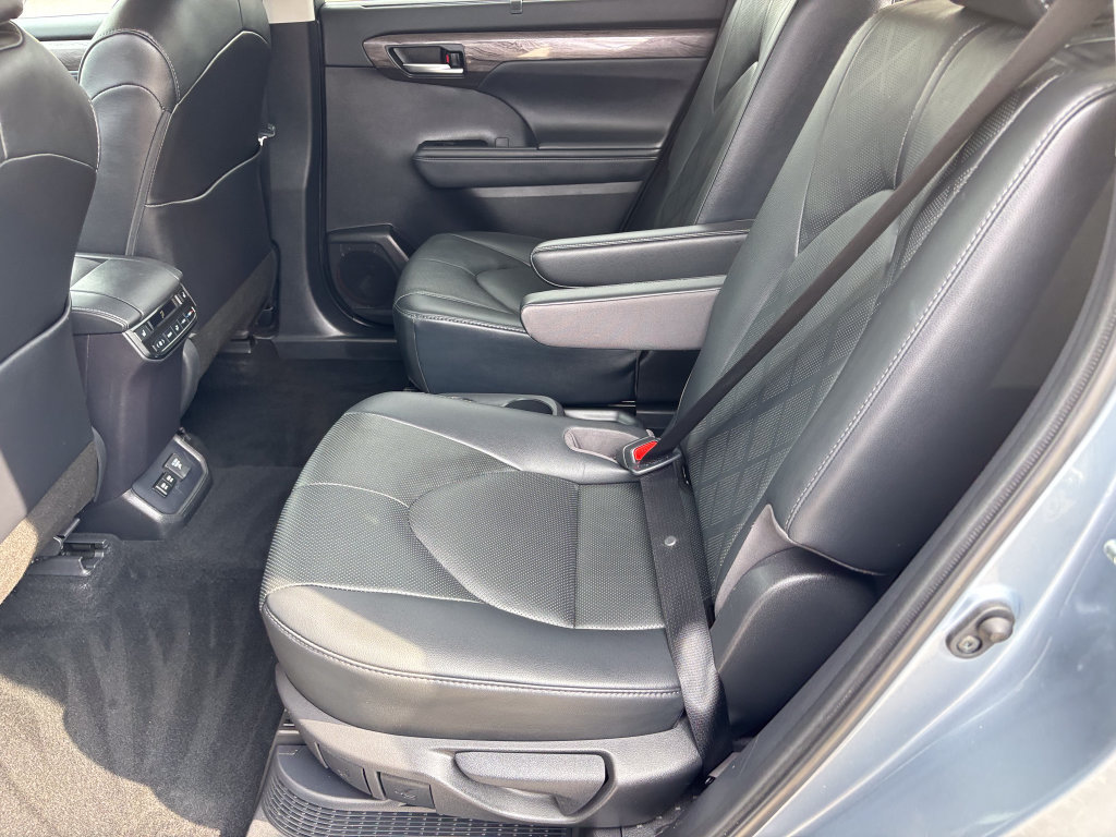 Certified 2021 Toyota Highlander Platinum AWD/4WD image 56