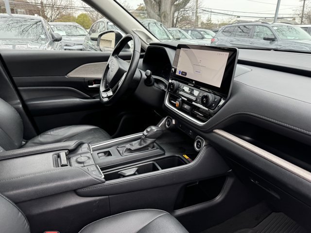 Used 2024 Toyota Grand Highlander AWD image 30