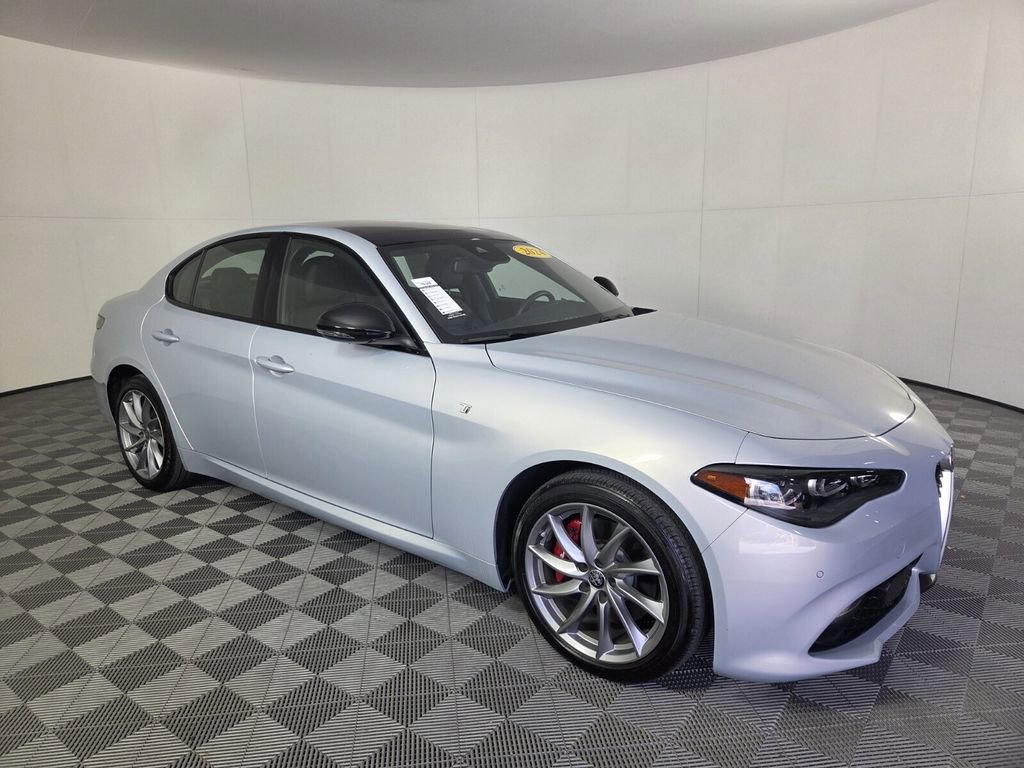 Used 2024 Alfa Romeo Giulia Ti image 2