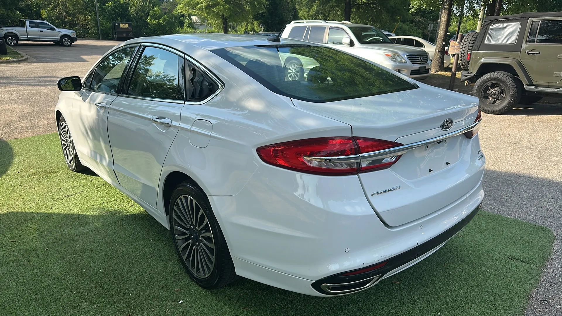 Used 2017 Ford Fusion SE w/ Fusion SE Technology Package AWD/4WD image 5
