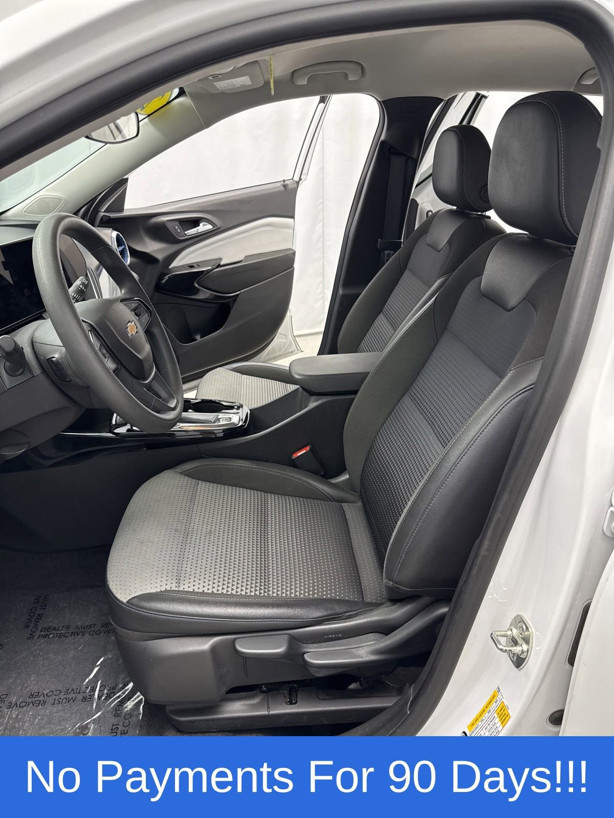 Used 2025 Chevrolet Trax LT FWD image 9