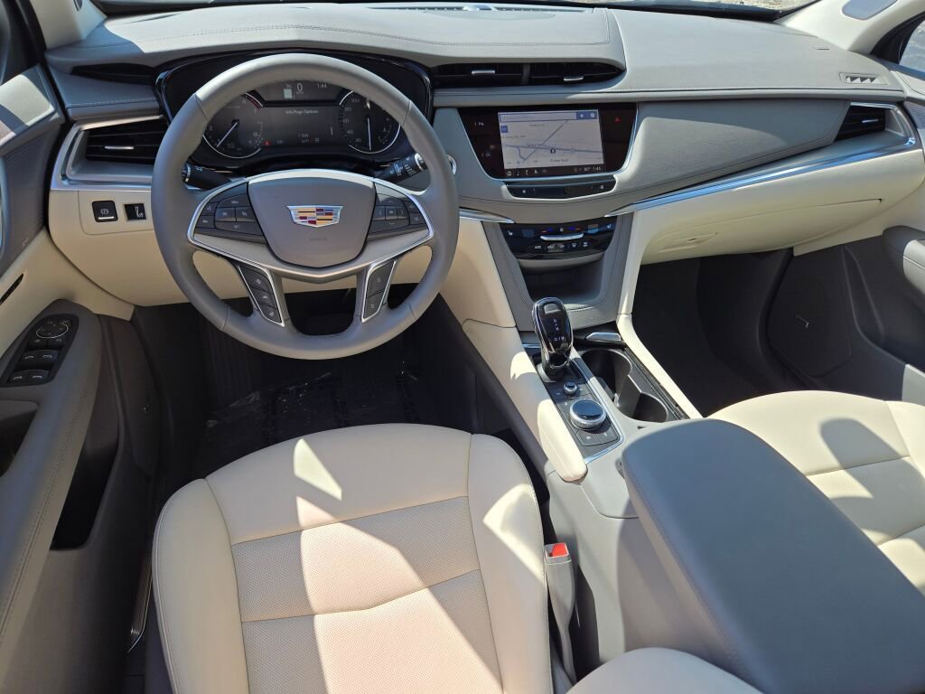 Used 2025 Cadillac XT5 Premium Luxury w/ LPO, Floor Liner Package AWD/4WD image 2
