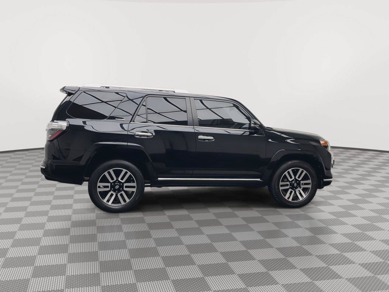Used 2017 Toyota 4Runner Limited AWD/4WD image 40