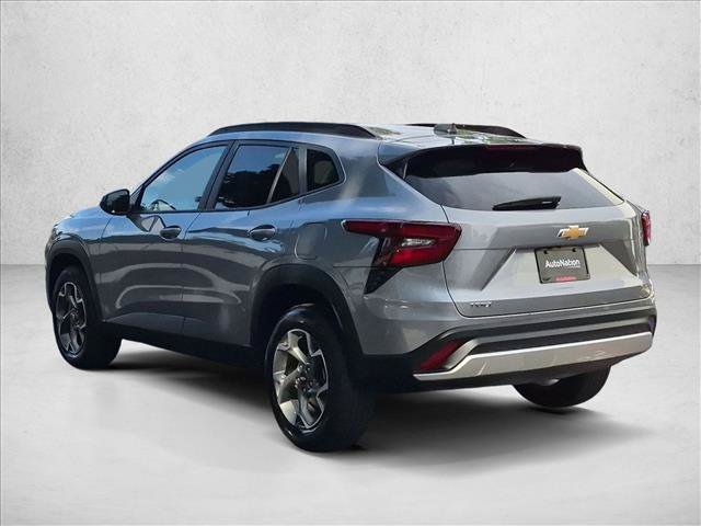 Used 2025 Chevrolet Trax LT FWD image 8