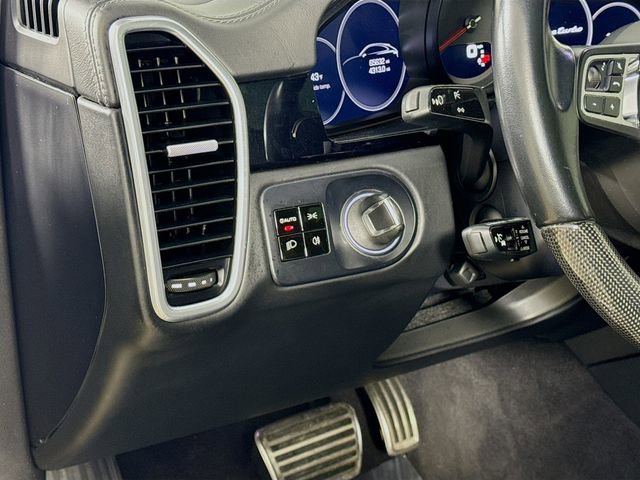 Used 2020 Porsche Cayenne Turbo image 10