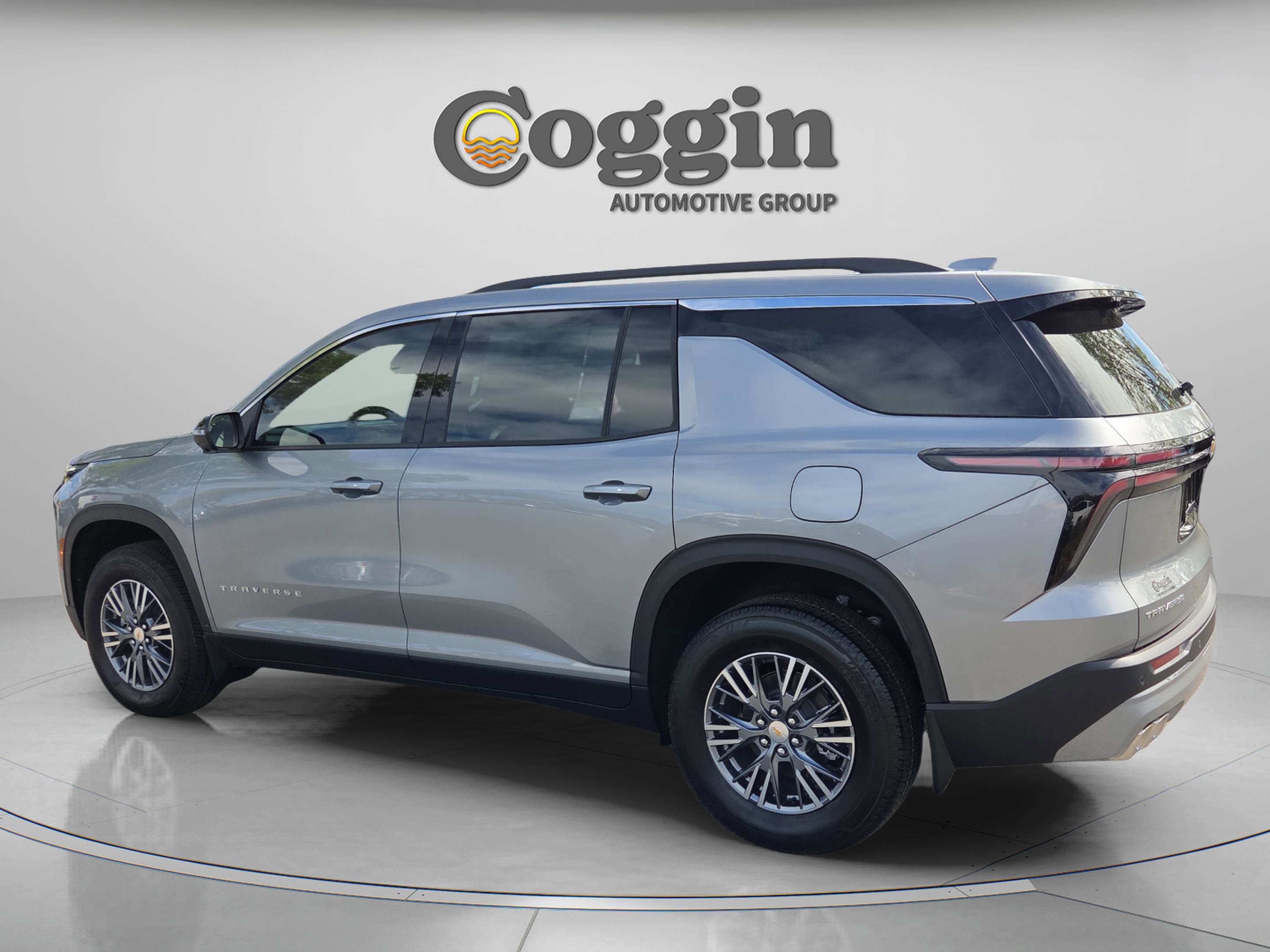 New 2026 Chevrolet Traverse LT w/ Driver Confidence Package FWD image 3