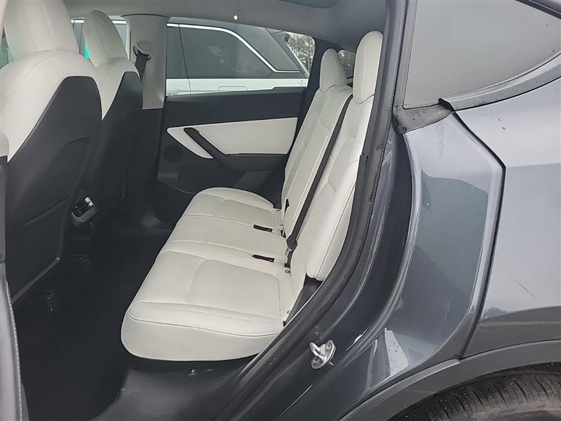 Used 2022 Tesla Model Y Long Range image 5