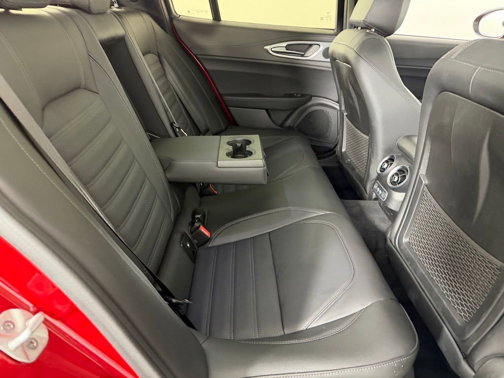 Used 2024 Alfa Romeo Giulia Veloce image 30