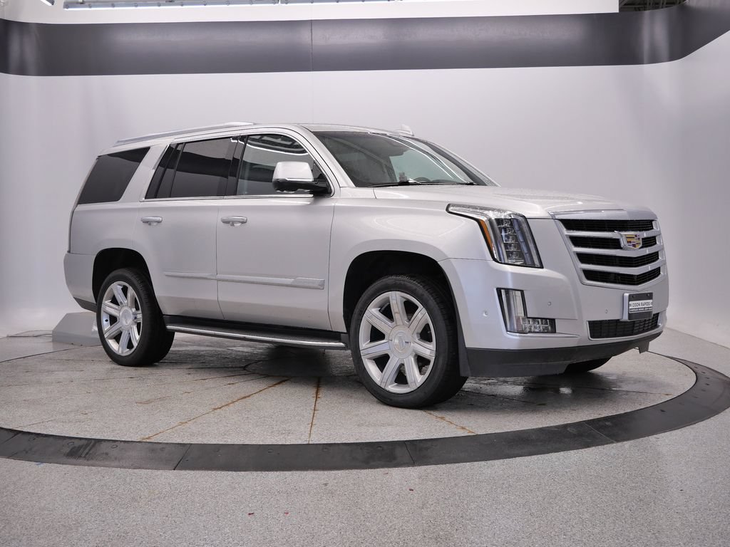 Used 2018 Cadillac Escalade Luxury AWD/4WD image 7