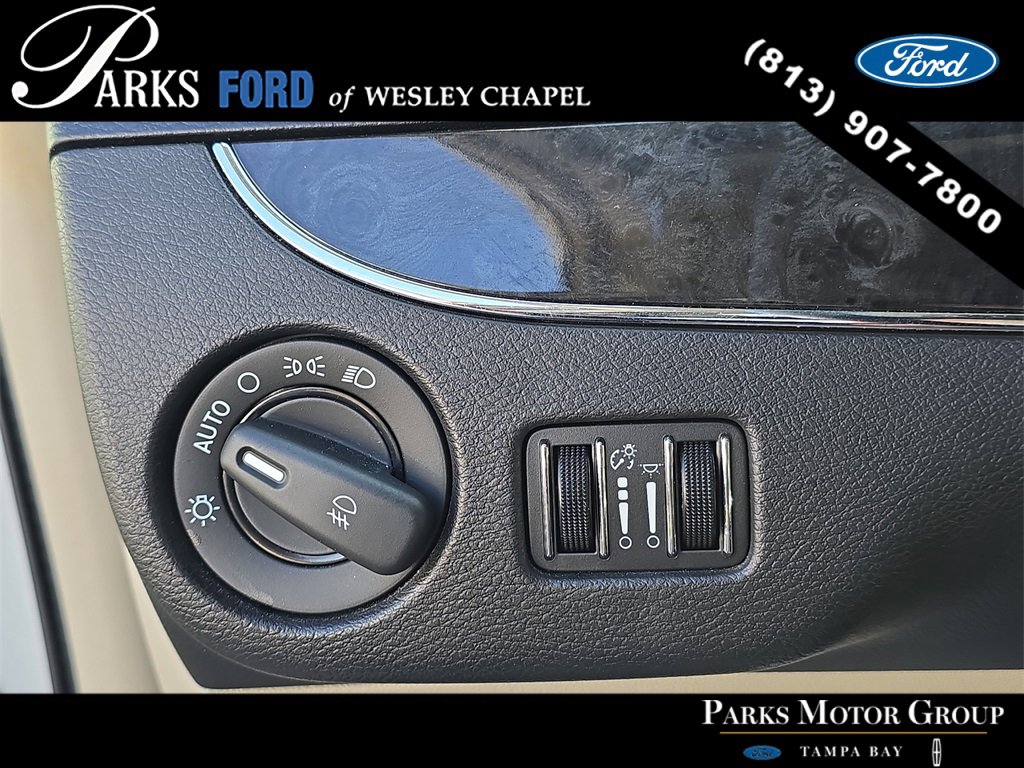 Used 2012 Chrysler Town & Country Touring-L w/ Premium Group image 27