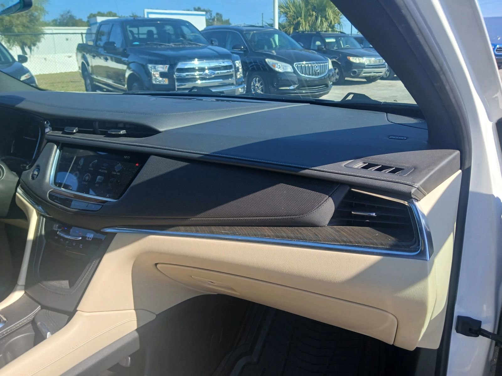 Used 2017 Cadillac XT5 FWD w/ LPO, Wheel Lock Package image 16