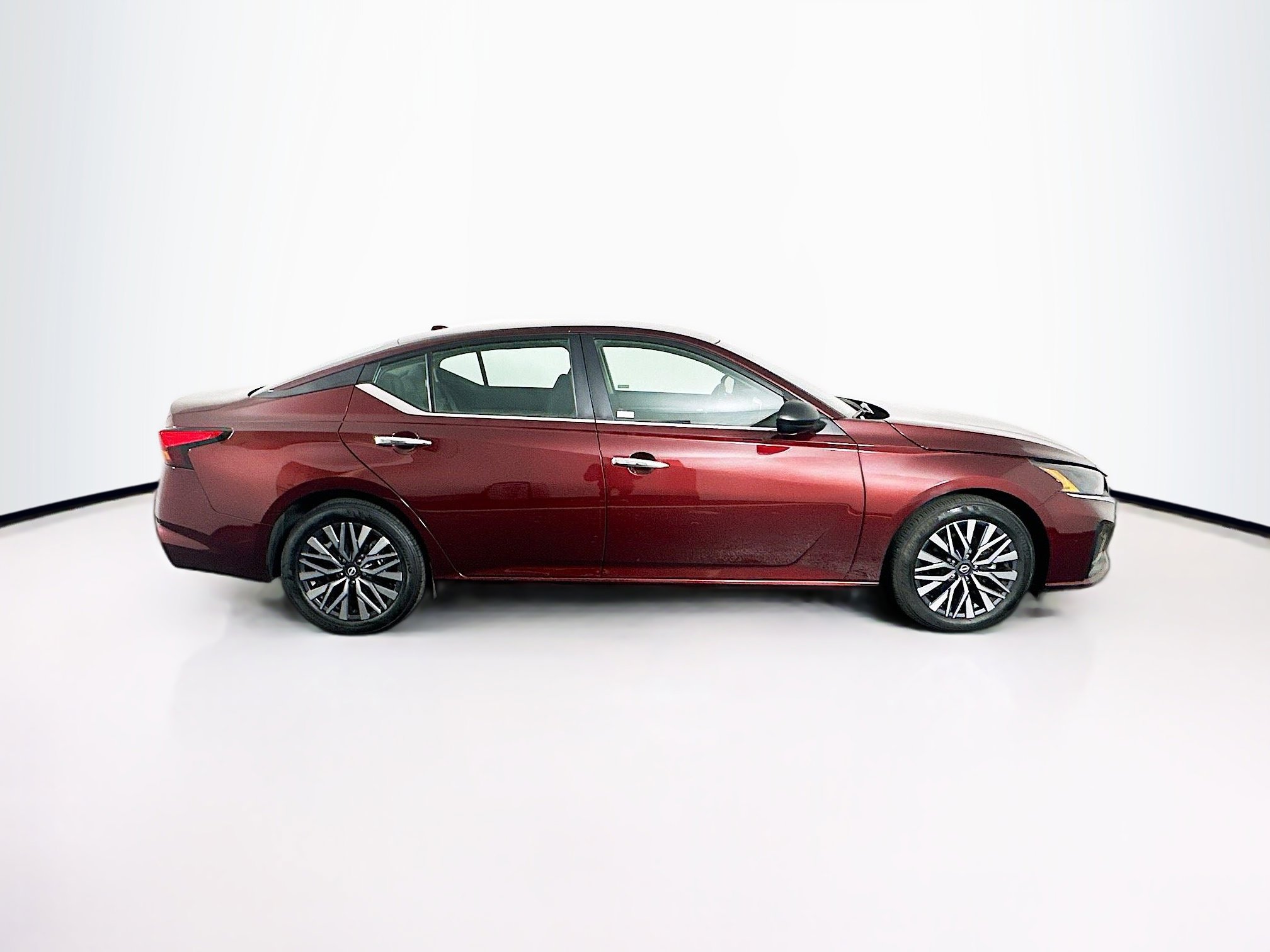 Used 2025 Nissan Altima 2.5 SV image 10