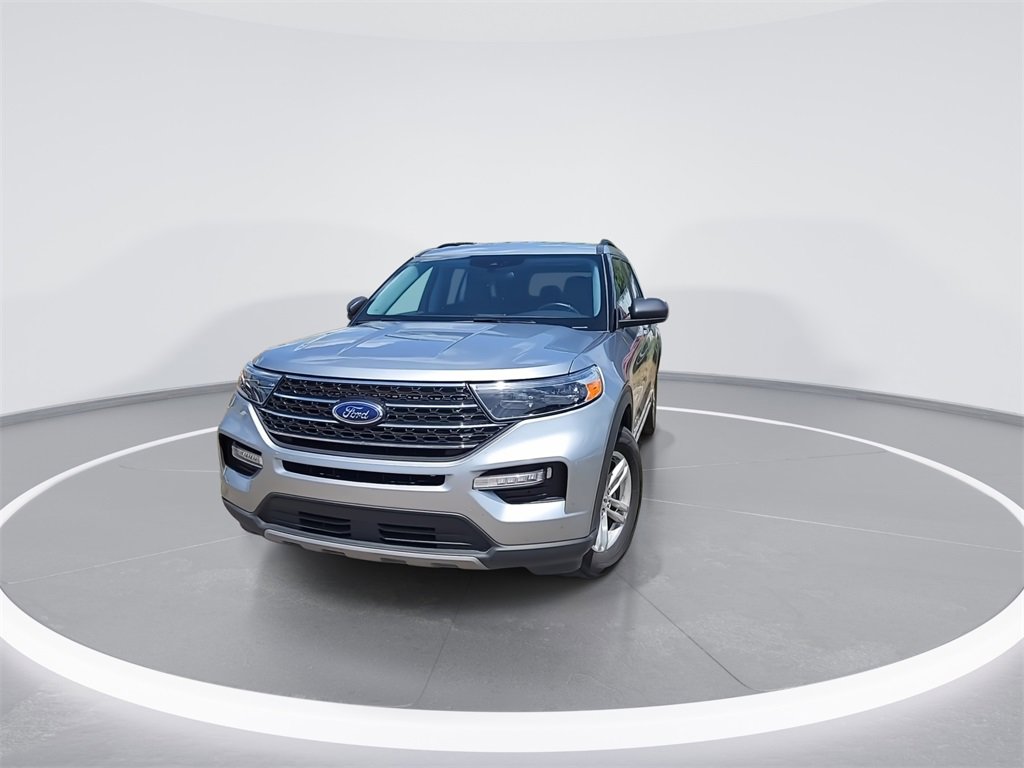 Used 2024 Ford Explorer XLT w/ Equipment Group 202A image 3