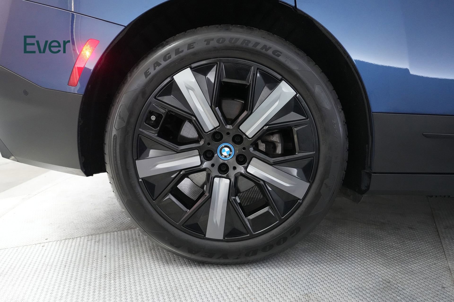 Used 2022 BMW iX xDrive50 w/ Premium Package AWD/4WD image 22