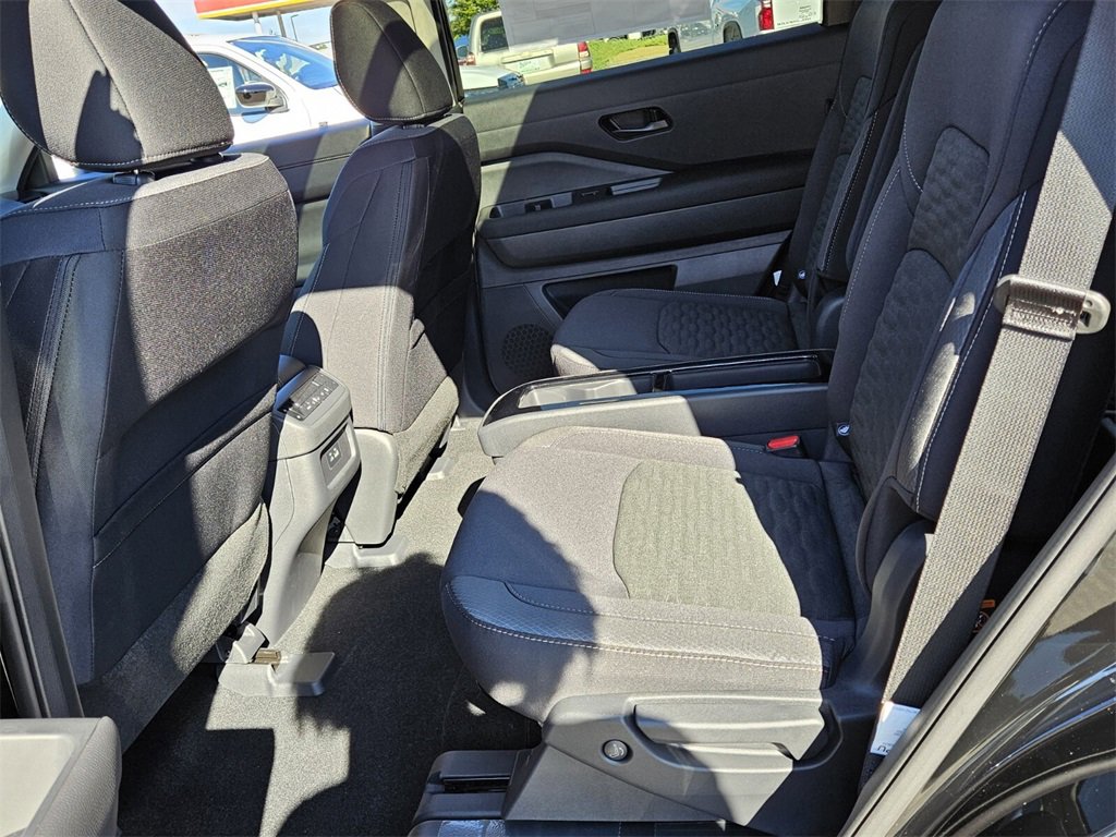 New 2025 Nissan Pathfinder SV w/ SV Premium Package image 5