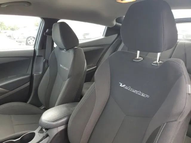 Used 2017 Hyundai Veloster FWD image 13