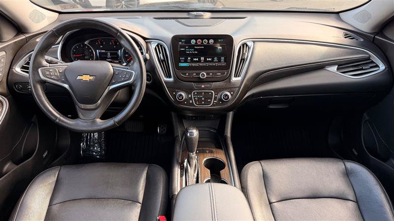 Used 2018 Chevrolet Malibu Premier w/ Premier Sun and Wheel Package FWD image 17