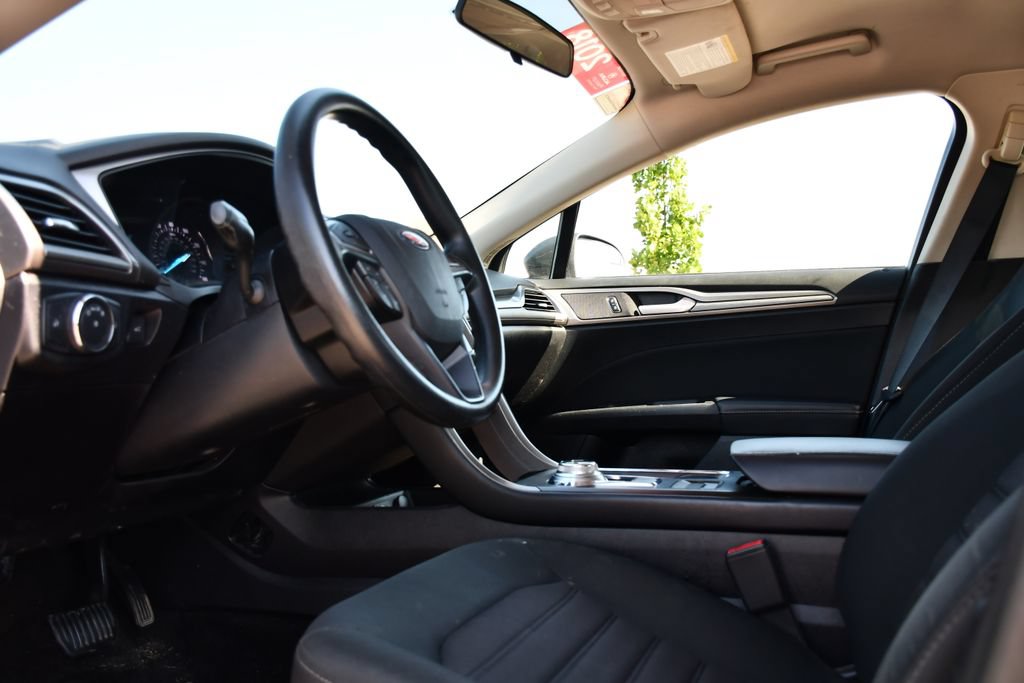 Used 2018 Ford Fusion SE w/ Fusion SE Technology Package FWD image 10
