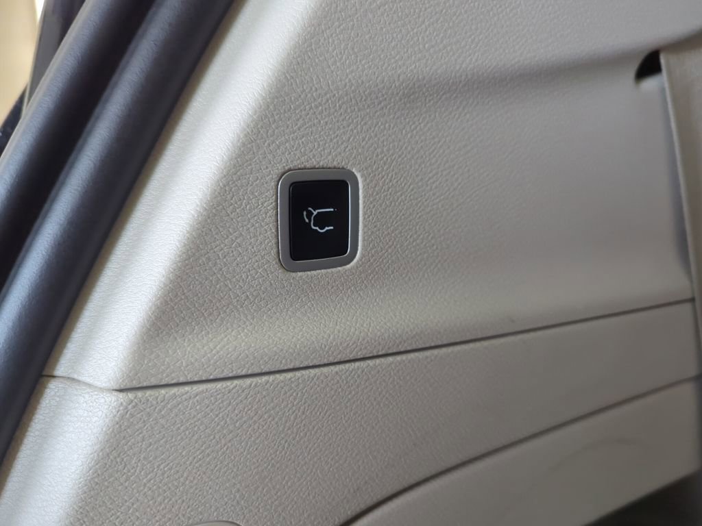 Used 2024 Chrysler Pacifica Touring-L image 41