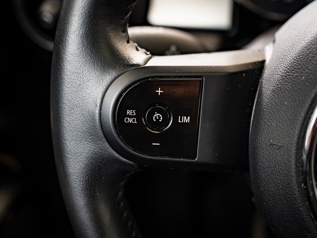 Used 2023 MINI Cooper 2-Door Hardtop image 24