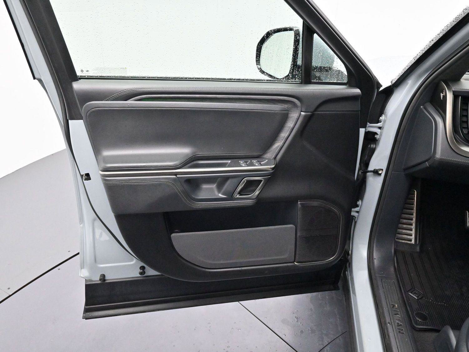 Used 2022 Rivian R1T Adventure image 9