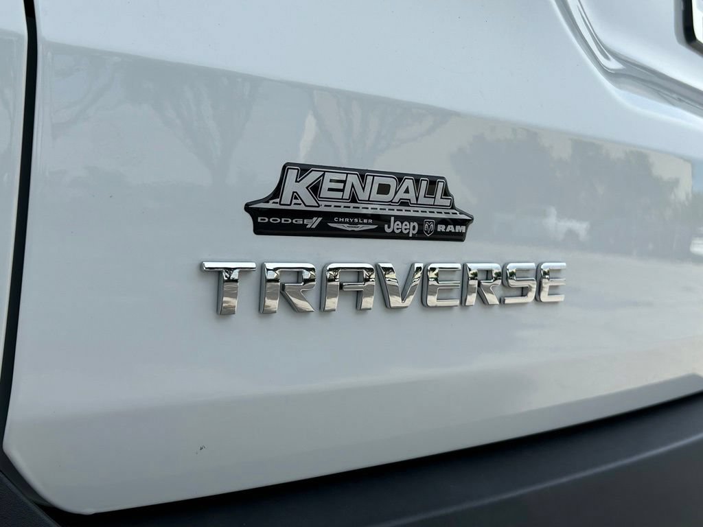 Used 2021 Chevrolet Traverse LS FWD image 32