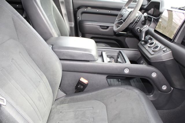 Used 2022 Land Rover Defender 110 V8 image 3