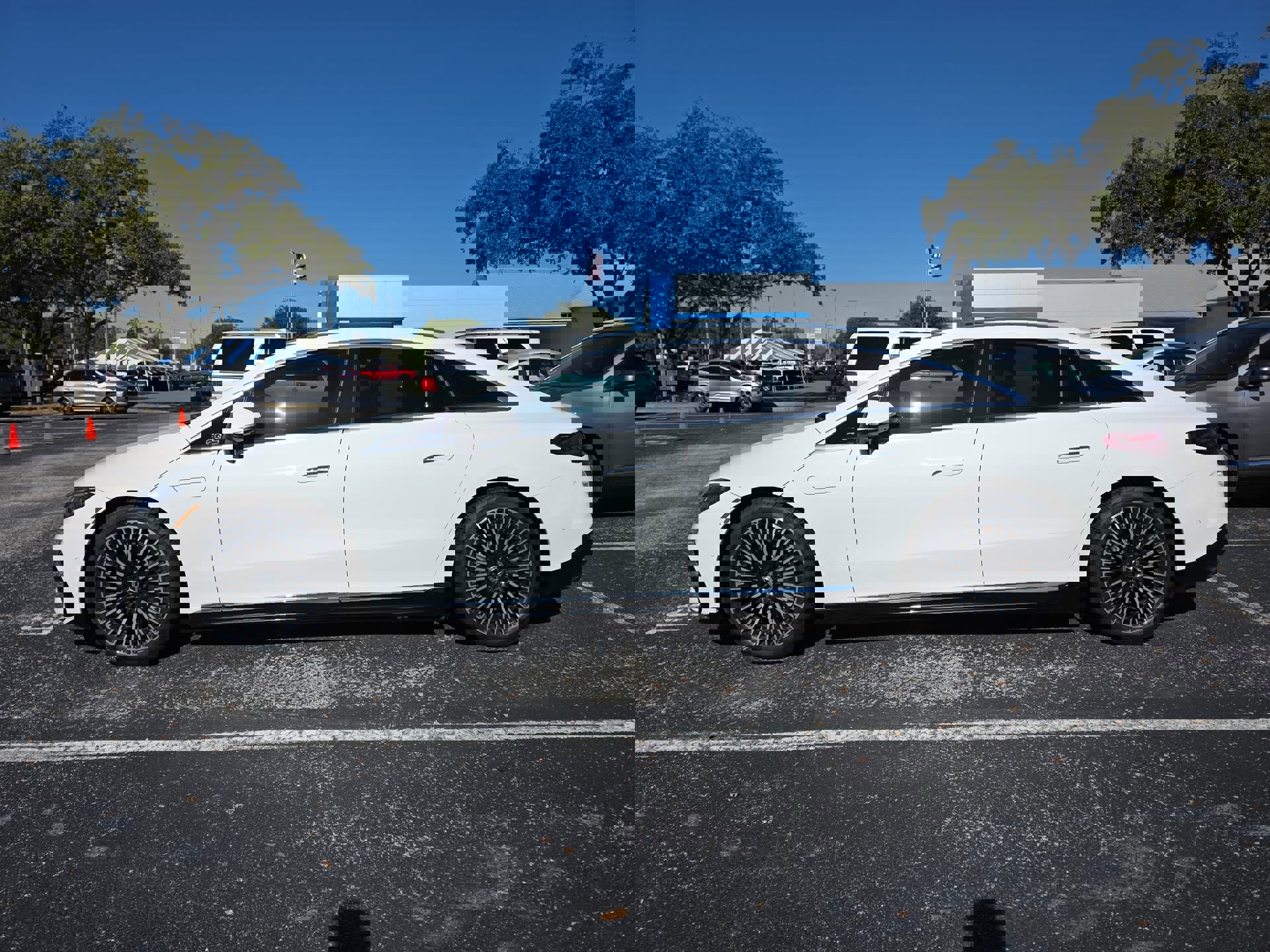 Used 2023 Mercedes-Benz EQS 450+ 450 w/ AMG Line Exterior Package image 2